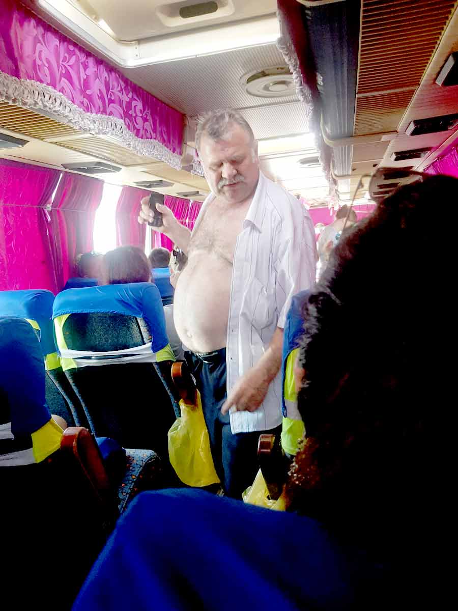 "KARTE NA PREGLED, MOLIM": Vozač-kondukter u autobusu na linij Kišinjev-Tirasplj