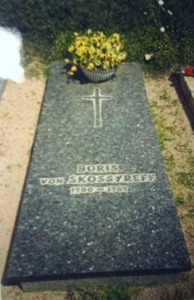 Das Grab in Boppard. Als Geburtsjahr wurde 1900 angegeben, obwohl die meisten Quellen besagen, dass es 1896 ist.