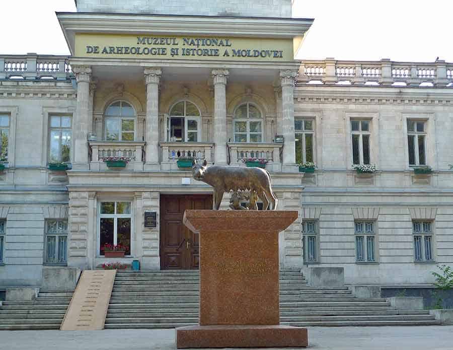MUSSOLINI’S GIFT: One of the five replicas of the Roman She-Wolf in front of the National Museum of History of Moldova
