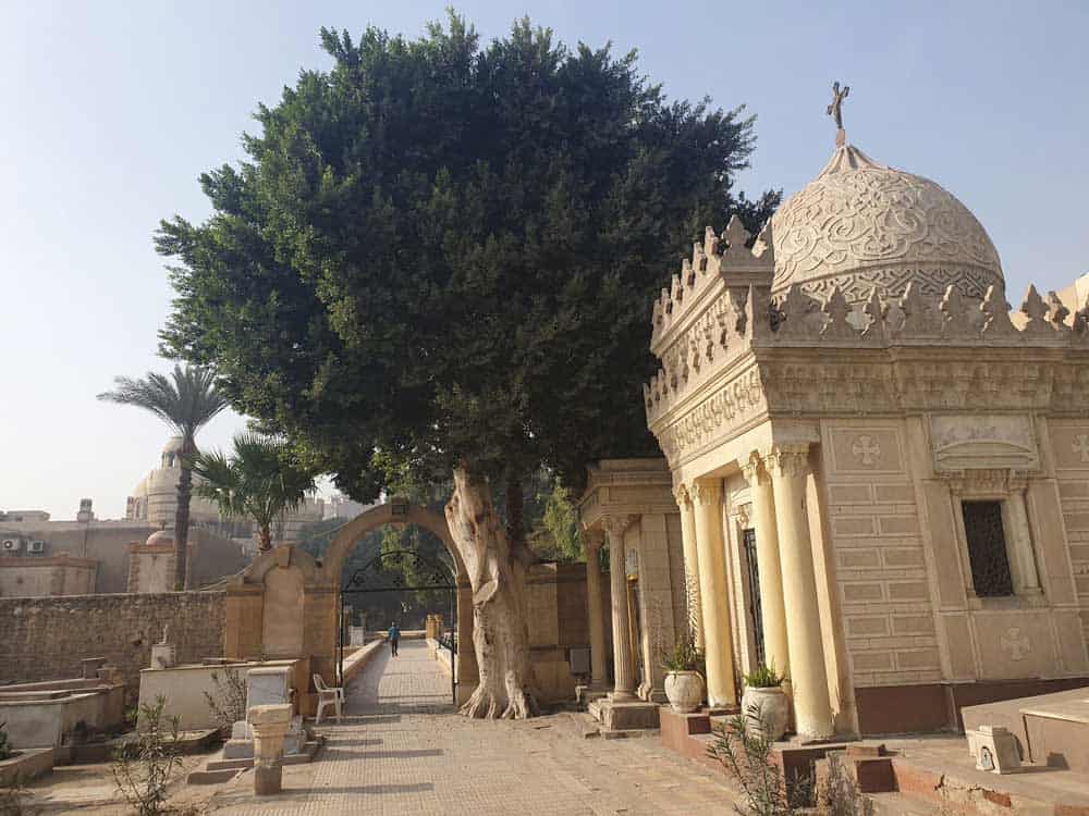 OAZA MIRA SRCU GRADSKE VREVE: Koptsko groblje u Kairu