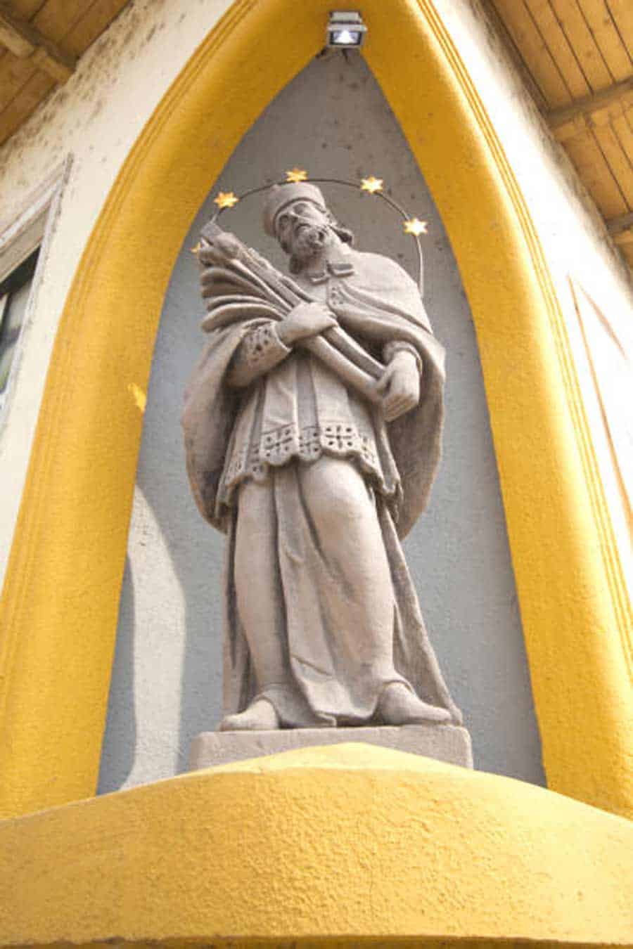 VRAĆEN NA STARO MESTO: Statua Sv. Jana Nepomuka na uglu zgrade stare Vajfertove pivare