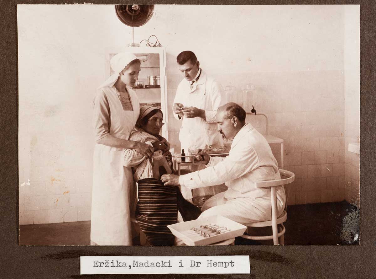 Dr Hempt sa pacijentkinjom