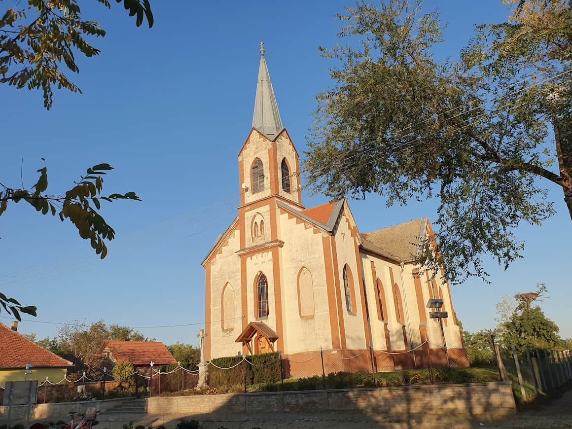 SAGRAĐENA 1900: Katolička crkva u Jazovu