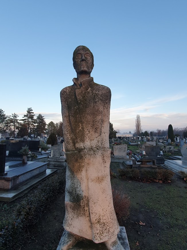 SLAVNI DEČIJI PESNIK: Spomenik Turzo Lajošu na Gradskom groblju u Senti