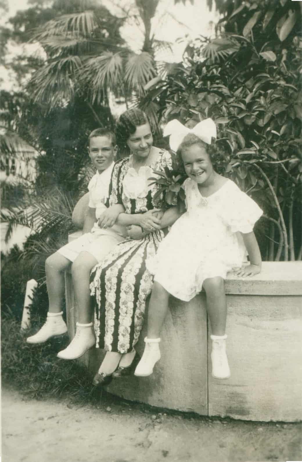 DANAS IMA 92 GODINE: Magda Lederer sa majkom Magdolnom i bratom Đorđem