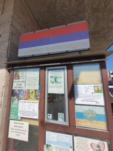 "PIŠIMO ĆIRILICOM": Kiosk za prodaju nacionalnih obeležja i literature u centru mesta