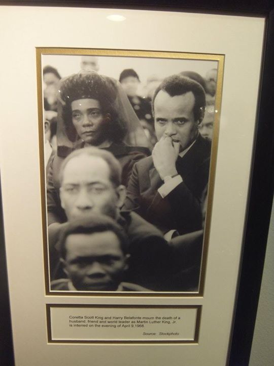 Koreta Sokt King i Hari Belafonte na sahrani MLK