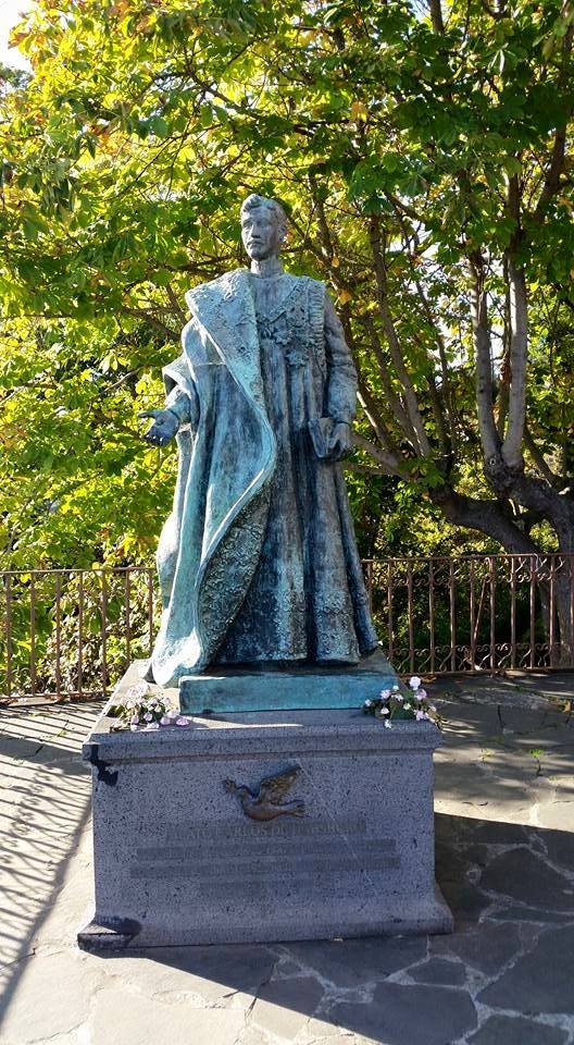 Spomenik Karlu Prvom