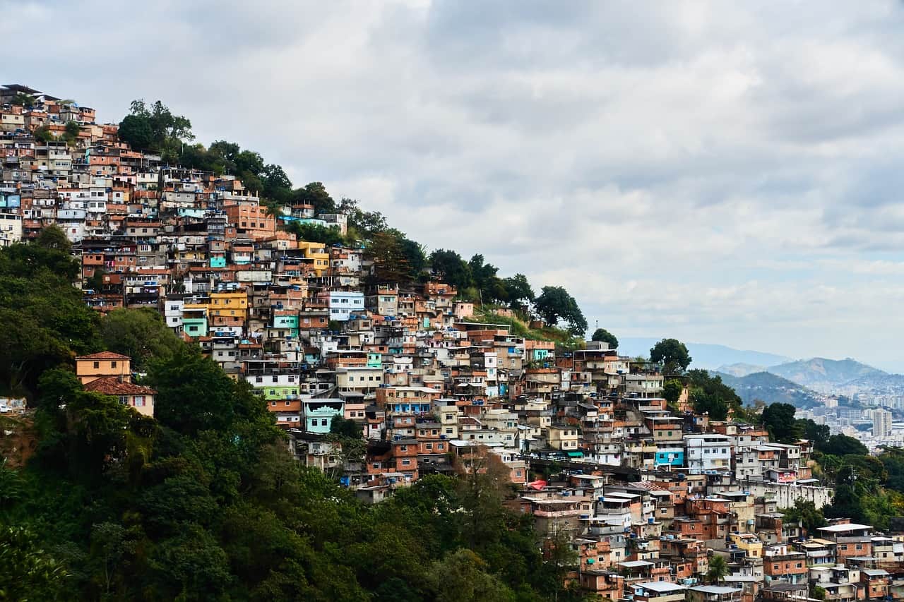 ISPOD OLIMPIJSKOG RADARA: Favela u Riju
