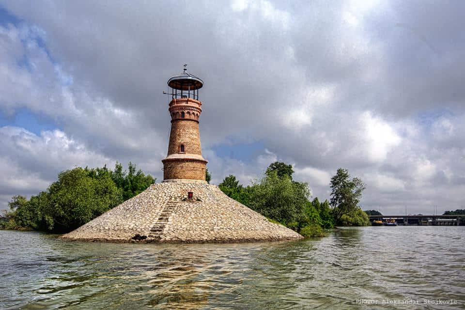 JEDINI PAR NA CELOM TOKU: Jedan od dva svetionika na ušću Tamiša u Dunav