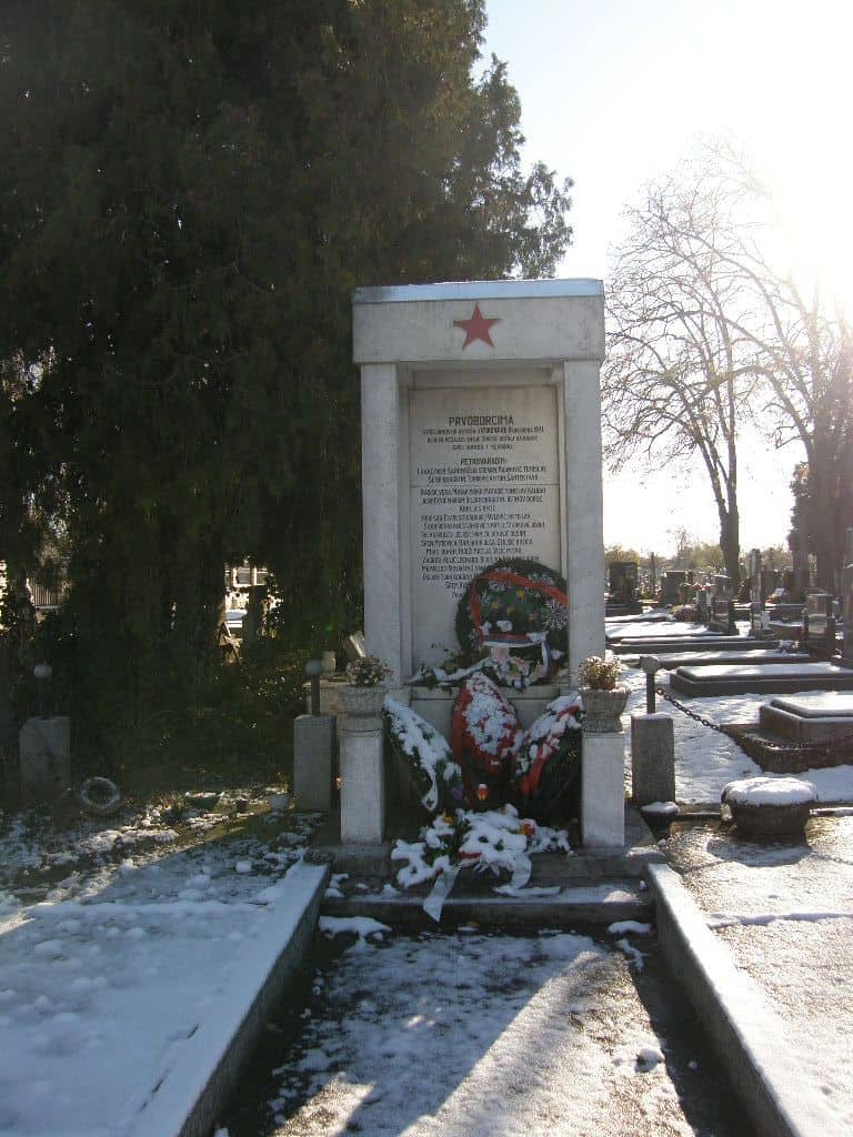 Spomenik partizanima streljanim u Vukovaru 1941.