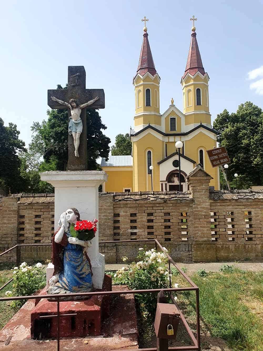 "SVETI IZVOR": Bogorodičino svetilište na ulazu u Doroslovo