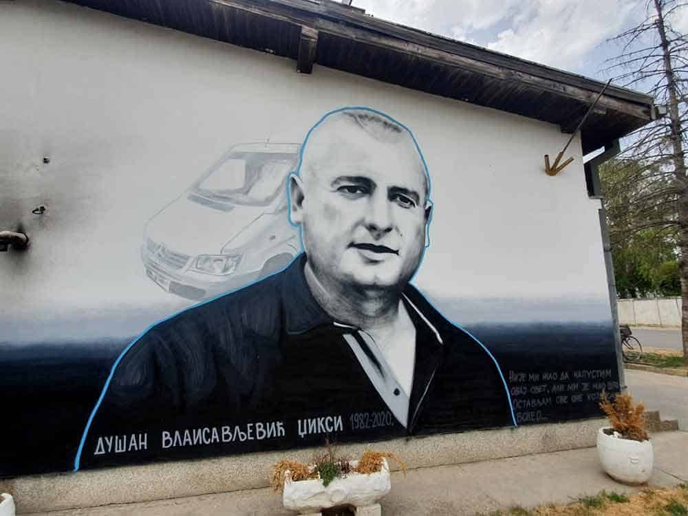 ČEKA SE TRUMAN KAPOTE: Mural u centru Bačkog Brestovca svedoči o svirepom ubistvu