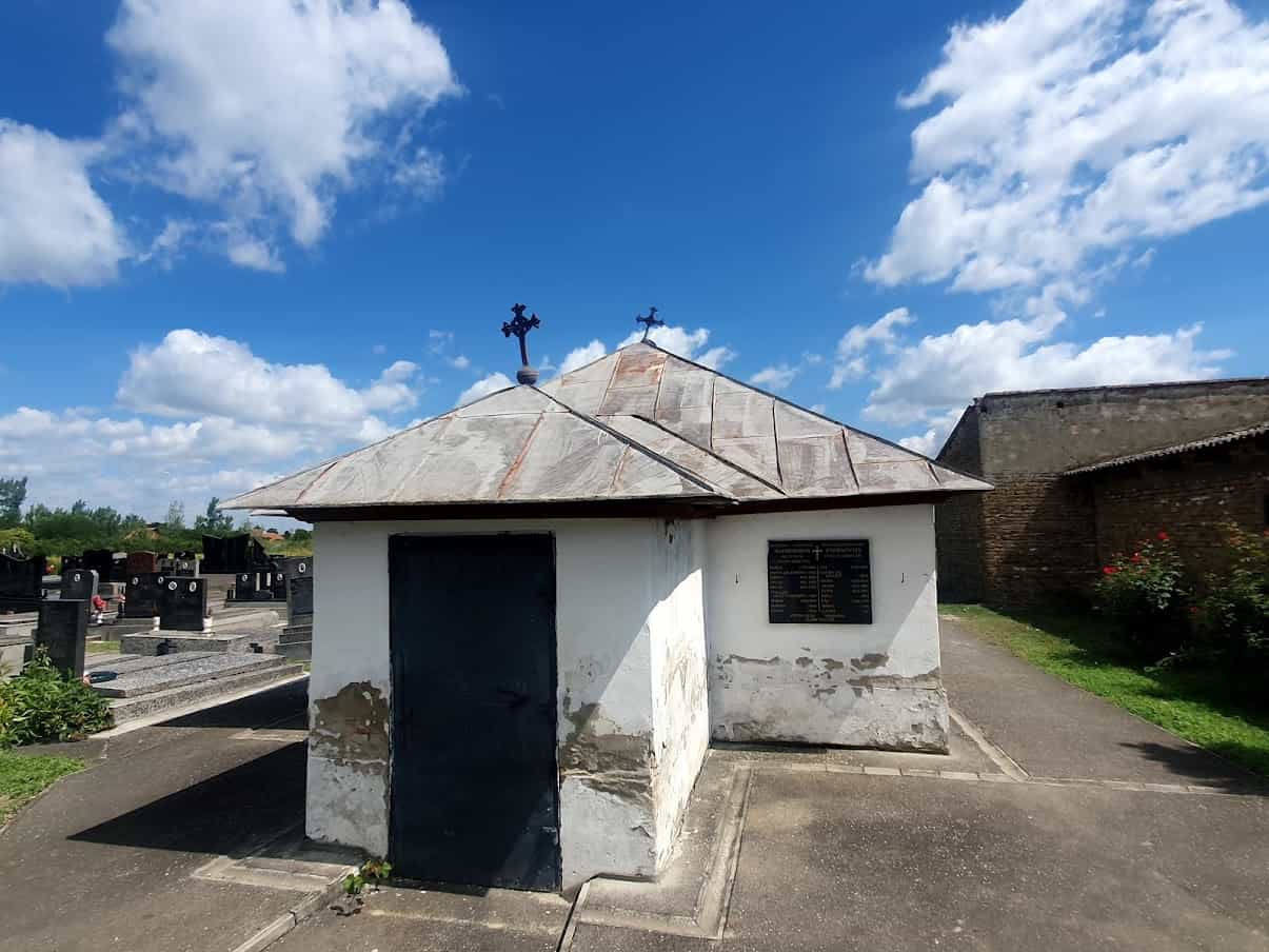 VIŠE PUTA PLJAČKANA: Grobnica Čarnojevića u Ruskom Selu