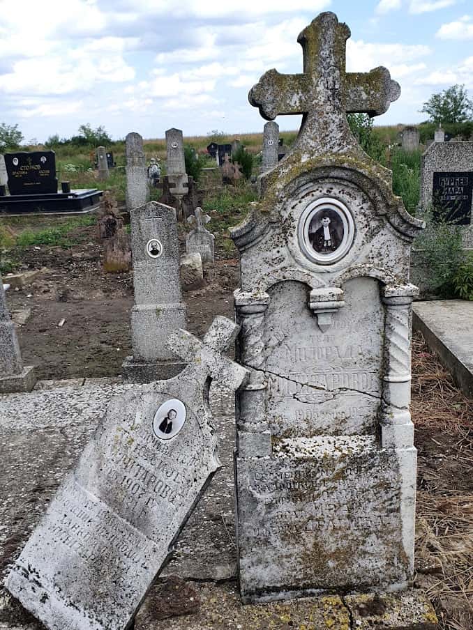 LEGENDA O VAMPIRU MILOŠU: Detalj sa groblja u Radojevu