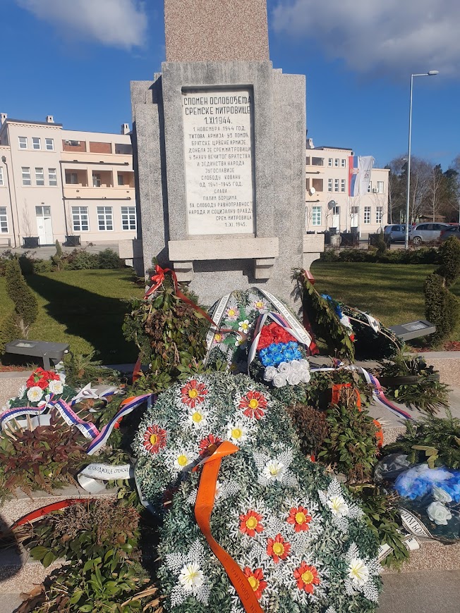 VENCI I SEĆANJE: Spomenik oslobodiocima ispred Železničke stanice
