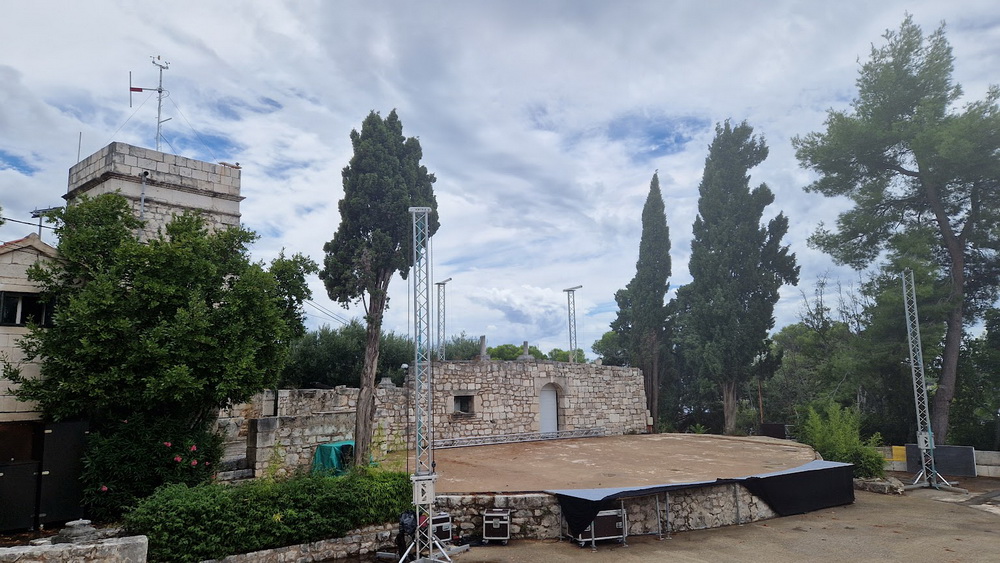 Letnja Pozornica Hvar